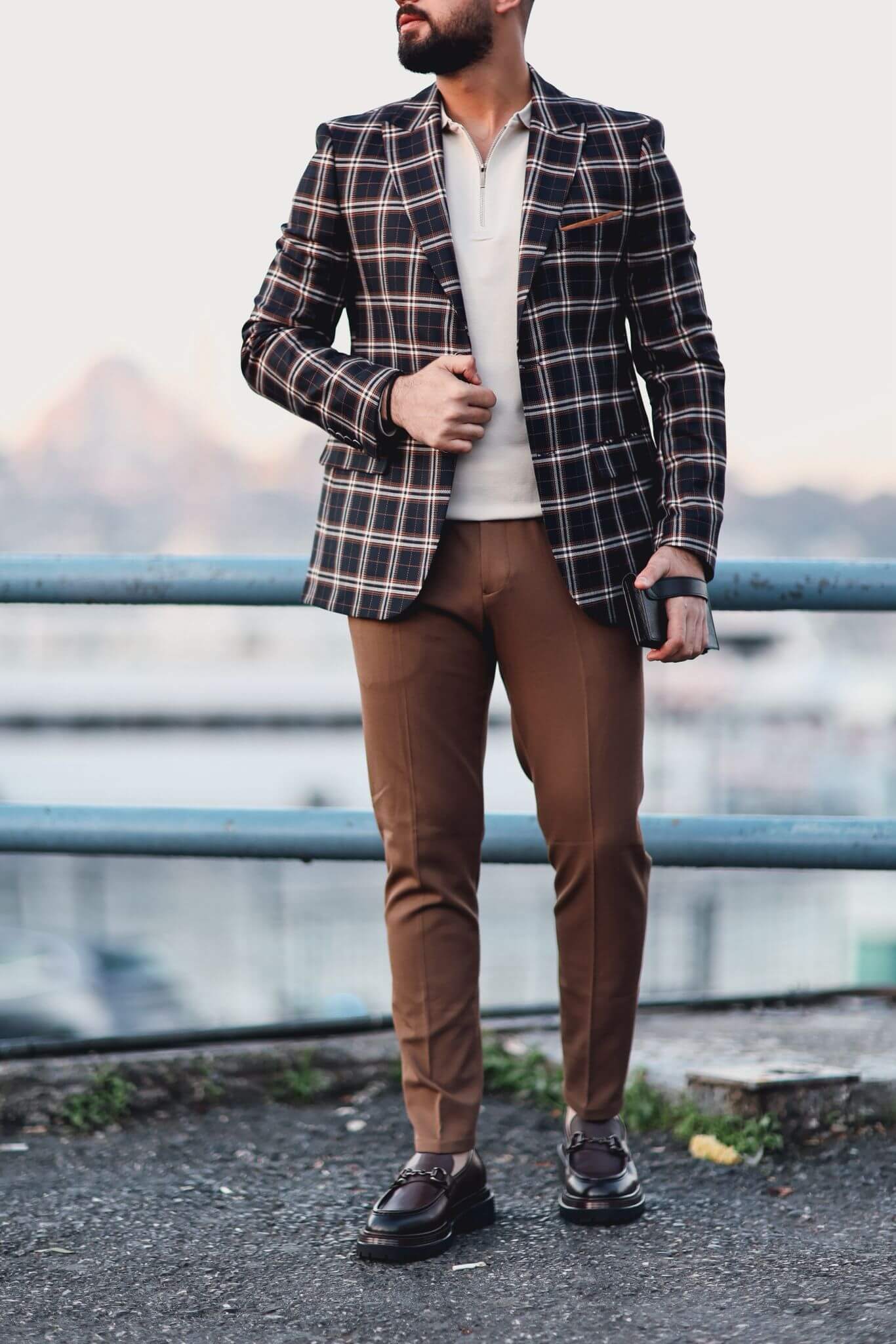Monvero Men’s Camel Slim-Fit Trousers.