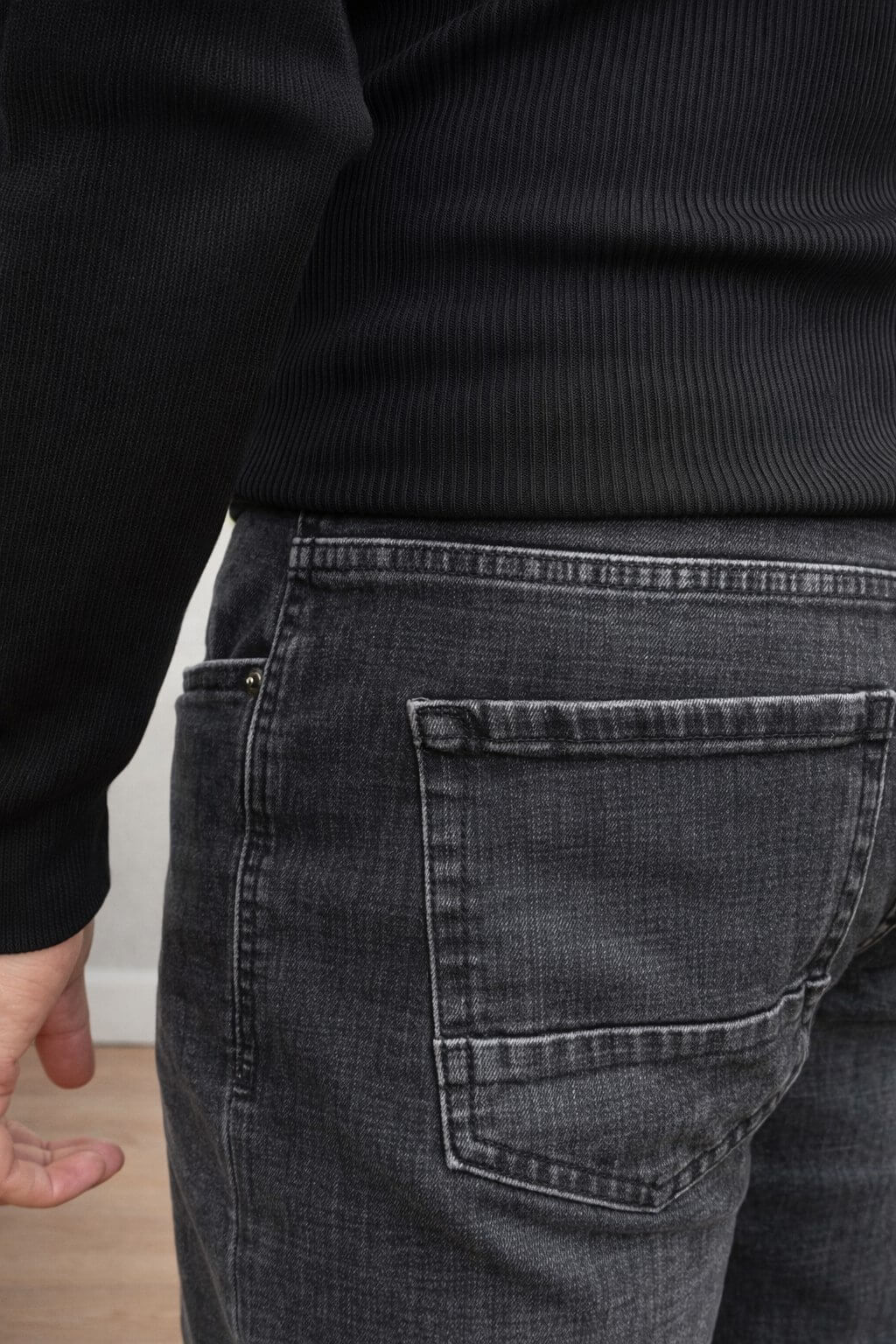Monvero Men's Black Slim Fit Jeans.
